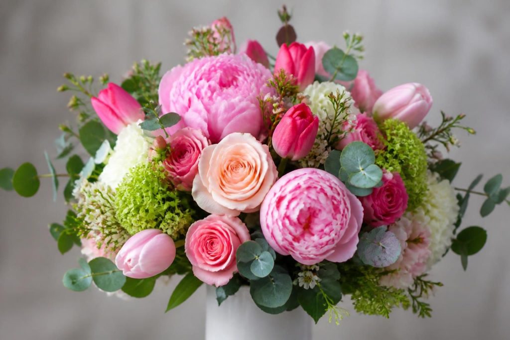 découvrez des idées et techniques pour créer des compositions florales équilibrées et harmonieuses, parfaites pour sublimer votre intérieur ou vos événements.