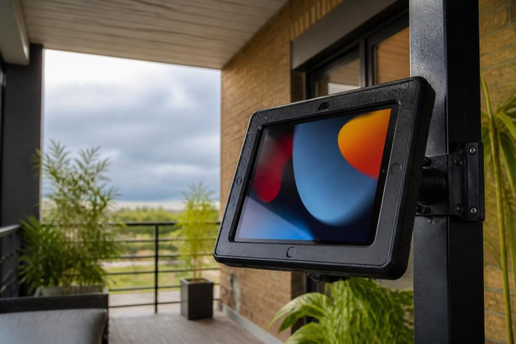 découvrez comment installer un support étanche pour tablette ipad en zone semi-extérieur, assurant protection et durabilité pour une utilisation optimale même dans des conditions variables.